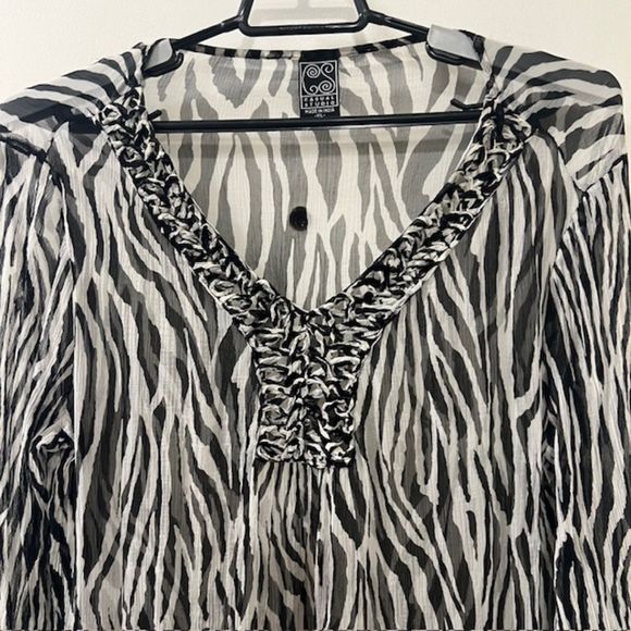 Casual Studio Black White Animal Print Rayon Raffled V-Neck Sheer LS Top Size XL - Picture 3 of 10